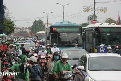 Xe ôm phải có thẻ hành nghề: Cần thiết hay tạo thêm thủ tục phiền hà?