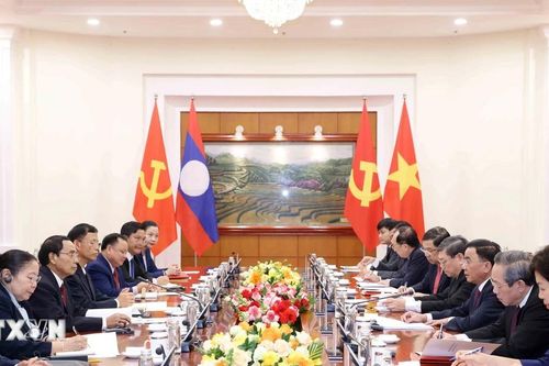 Thường trực Ban Ban Bí thư hội đàm với Thường trực Ban Bí thư Đảng NDCM Lào