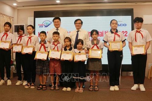 Tiếp thêm động lực cho học sinh nghèo vượt khó