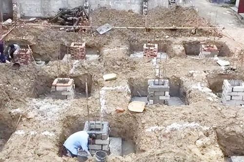 Đào móng nhà phát hiện 'ngân hàng dưới lòng đất', chứa hơn nửa tấn tiền cổ