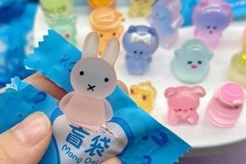 Giới trẻ đang 'phát cuồng' với trend túi mù mới mang tên Baby Three