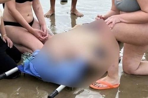 Điều tra nguyên nhân một người nước ngoài tử vong khi tắm biển ở Mũi Né