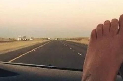 Người đàn ông liệt cả 2 chân vì mắc sai lầm này khi ngồi trên ô tô