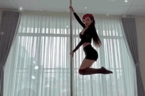 Nhã Phương múa cột khiến dân tình không thể rời mắt