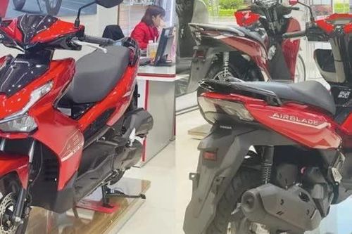 Giá xe Honda Air Blade 2025 tháng 12/2024 giảm cực mạnh, dân tình ùn ùn săn đón vì rẻ như 'bèo'