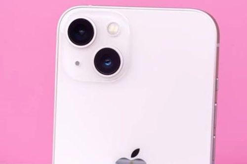 iPhone 13 hạ giá vô cùng hòa nhã, trang bị nhẹ nhàng nhưng từng khiến Galaxy S23 Ultra xuống hạng