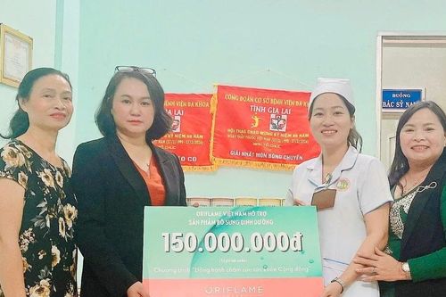 Công ty TNHH Oriflame Việt Nam tặng sản phẩm dinh dưỡng cho bệnh nhân Gia Lai