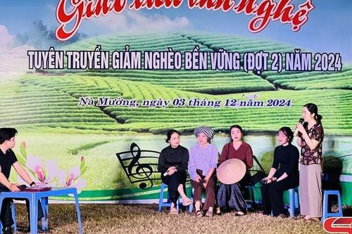 Giao lưu văn nghệ tuyên truyền giảm nghèo bền vững