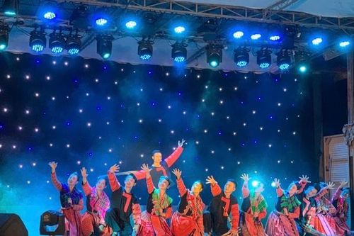 Nhà hát Ca múa nhạc tỉnh lưu diễn tại huyện Mường La
