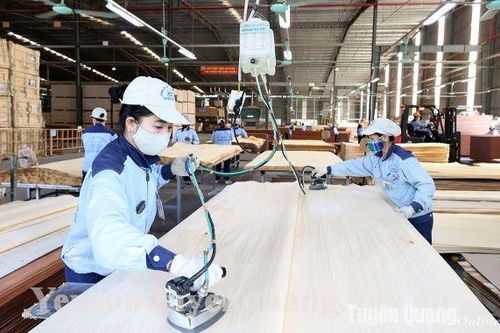 Sản xuất công nghiệp tăng tốc về đích