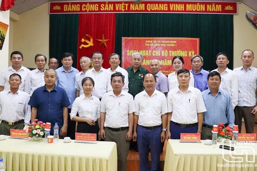 Đồng chí Phó Chủ tịch Thường trực HĐND tỉnh dự sinh hoạt với Chi bộ xóm Phú Thanh 1