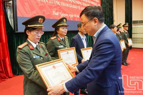 Gắn xây dựng điển hình với lợi ích của người dân