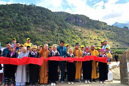 Tịnh xá Ngọc Đức (BR-VT) khánh thành cầu Tình Thương và tổ chức 'Phiên chợ bản em'