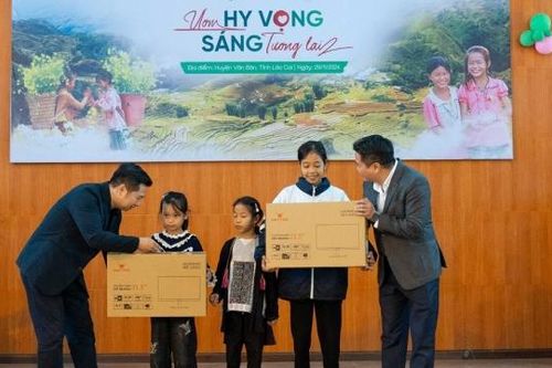 Chắp cánh ước mơ đến với vùng cao