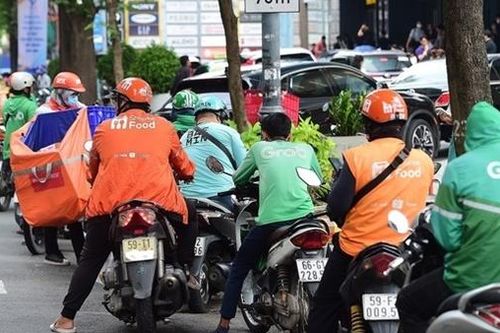 Hà Nội lấy ý kiến về quy định xe ôm phải có thẻ hành nghề