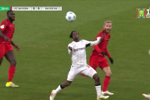 Leverkusen tiến vào bán kết Bundesliga