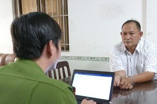 Bắt giữ đối tượng bị truy nã khi đang giao dịch tại ngân hàng