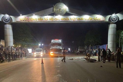 Hai vụ tai nạn 6 người chết ở Hòa Bình: Xe khách và xe đầu kéo lấn làn, vượt ẩu