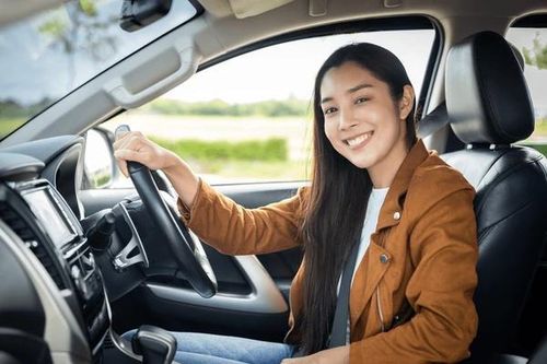 Đàn ông gây tai nạn nhiều hơn, sao lại bỉ bôi 'bán xăng cho phụ nữ là tội ác'?
