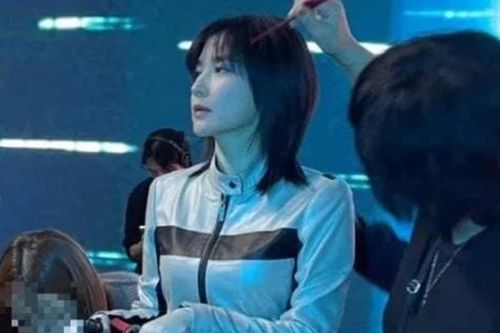 Sao Hàn 4/12: Lee Young Ae cưỡi mô tô ở tuổi U60, khoe nhan sắc trẻ trung