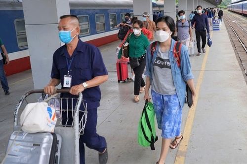 Lượng mua vé tàu Tết tăng mạnh