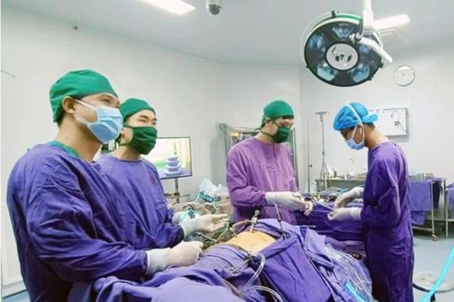 Khám tăng huyết áp định kỳ, một phụ nữ ở Quảng Ninh vô tình phát hiện khối u thận trái