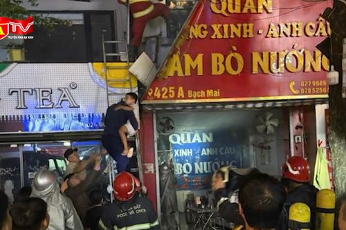Kịp thời dập tắt đám cháy tại quán bánh mì, 3 người được giải cứu