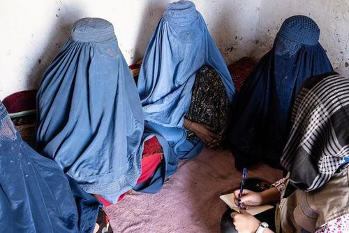 EU chỉ trích lệnh cấm phụ nữ theo đuổi ngành y của Taliban