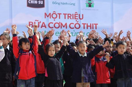 CHIN-SU năm thứ 2 tài trợ 'Một triệu bữa cơm có thịt' cho trẻ vùng cao