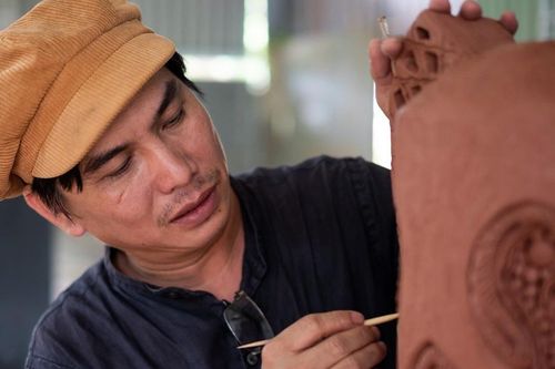 Sự dụng công và khác biệt với gốm của Ngô Trọng Văn