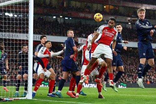 Arsenal và sức mạnh không thể ngăn cản từ các pha bóng cố định