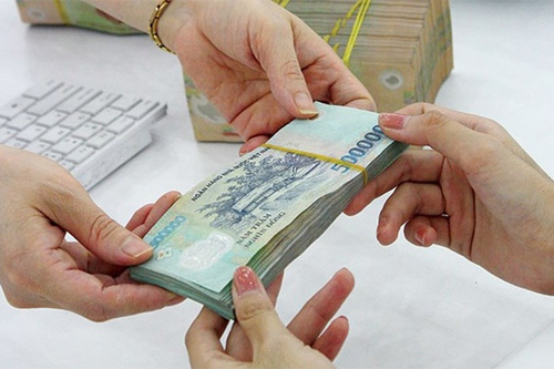 Hỏi - đáp pháp luật: Đề nghị tòa soạn cho biết, pháp luật quy định như thế nào về việc trả lương thông qua người cai thầu?