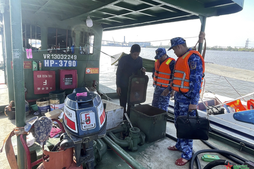 Đoàn trinh sát số 1 liên tiếp bắt giữ phương tiện vận chuyển dầu trái phép