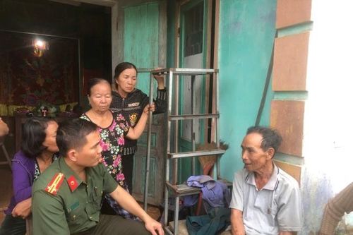 Công an huyện Duy Xuyên phối hợp tìm kiếm người đi lạc trong rừng