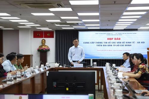 Xử lý gần 11.000 trường hợp xe ô tô dừng đỗ không đúng quy định tại quận 1 và quận 3