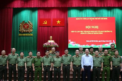 Xây dựng đội ngũ đủ phẩm chất, năng lực, uy tín, phục vụ nhân dân