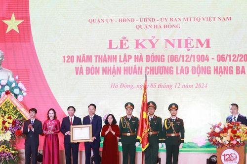 Quận Hà Đông (Hà Nội) đón nhận Huân chương Lao động hạng Ba