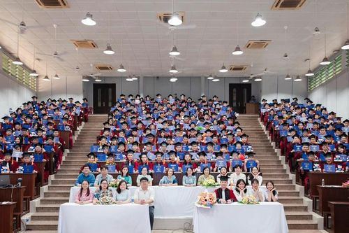 Gần 40% sinh viên Trường ĐH Khoa học tự nhiên tốt nghiệp loại giỏi và xuất sắc