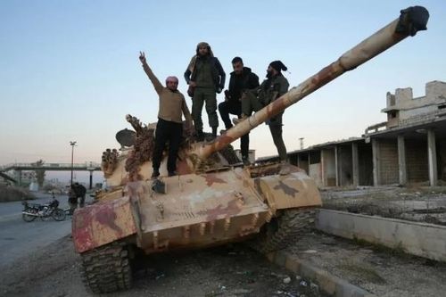 Phiến quân Syria kiểm soát tuyến huyết mạch và trạm radar của Nga, bao vây Hama từ ba hướng