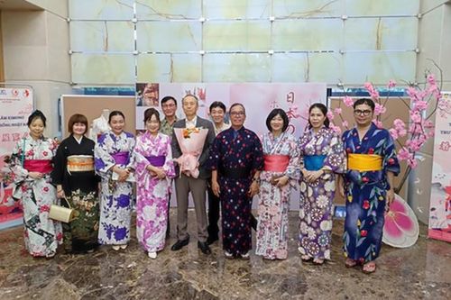 Tổng Lãnh sứ quán Nhật Bản tại TP. HCM tổ chức triển lãm kimono truyền thống