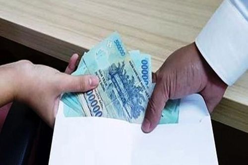 Khởi tố 3 đối tượng tội đưa, nhận hối lộ