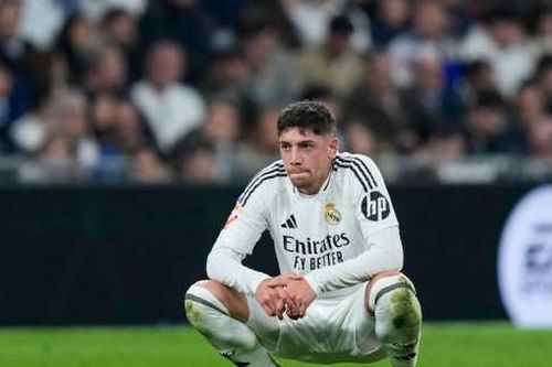 Pha xử lý ngớ ngẩn khiến Real Madrid thua cay đắng