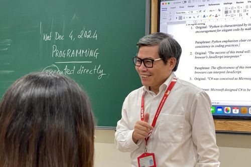 Giảng viên ngoại ngữ nói về chuyện 'học chục năm không nói được câu tiếng Anh'