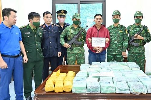 Bắt đối tượng vận chuyển 52kg ma túy lấy 200 triệu tiền công