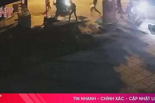 2 nhóm thanh thiếu niên cầm hung khí rượt đuổi nhau trong đêm ở Hà Tĩnh