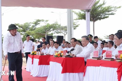 Tổng Bí thư quan sát thực địa vị trí Nhà máy điện hạt nhân, Cảng biển Cà Ná