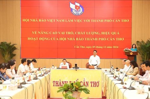 Tạo điều kiện cho nhà báo, cơ quan báo chí địa phương tham gia các giải thưởng quốc gia