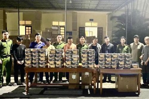Hà Tĩnh: Trao thưởng thành tích triệt phá đường dây buôn bán pháo lậu, thu giữ hơn 2,2 tấn pháo
