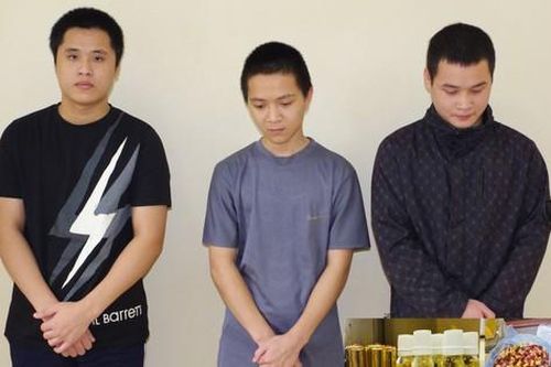 Tự chế 'bùa yêu' rồi bán trên mạng xã hội, 3 thanh niên bị khởi tố