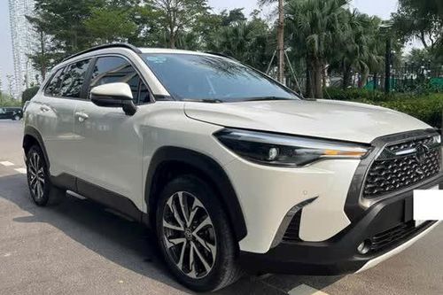 Toyota Corolla Cross chạy lướt 2 năm tại Việt Nam lên sàn xe cũ với giá ngỡ ngàng